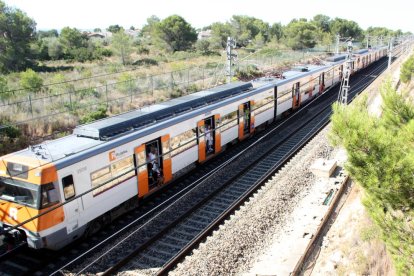 Se reanuda la circulación de trenes entre la Almendra y l'Hospitalet con 160 minutos de retraso