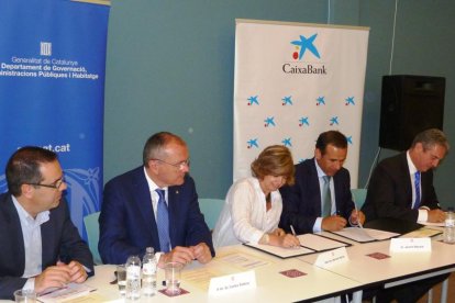 CaixaBank cedeix 32 habitatges buits de la demarcació a la Generalitat per a ús social