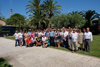 Imagen de los vecinos de la Pobla que participaron a la visita.