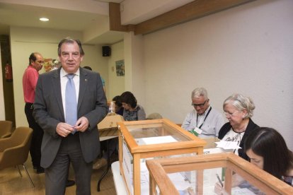 Fernando Vizcarro gana las elecciones del Colegio Oficial de Médicos