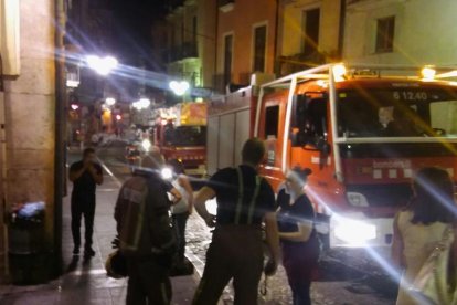 Falsa alarma d'incendi per una barbacoa a la Baixada Peixateries