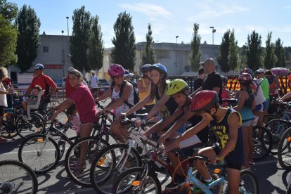 La Móra-Tamarit pedala en la 24a bicicletada popular