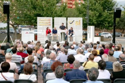 Centenars de persones han acudit a la convocatòria d'ERC a la plaça de Cuba de Sant Pere i Sant Pau.