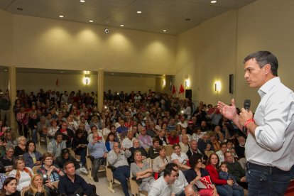 Pedro Sánchez llenó el Centre Cívic de Bonavista.