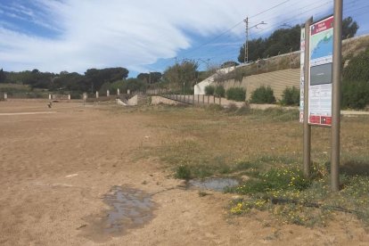 Todavía ayer había un charco donde se produjo el escape.