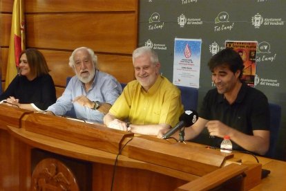 La presentació de l'esdeveniment ha tingut lloc aquest dimarts al consistori, i ha comptat amb la presència del president de la Penya Barcelonista de Coma-ruga, Josep Maldonado.