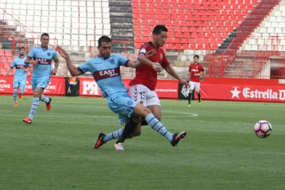 Juan Delgado, durante el Nàstic-Osca de la pasada temporada.