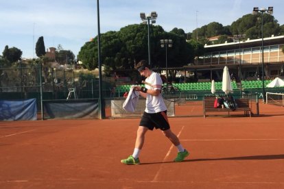 Imagen de un jugador del Club Tenis Tarragona que participa en los campeonatos de Reyes del club.