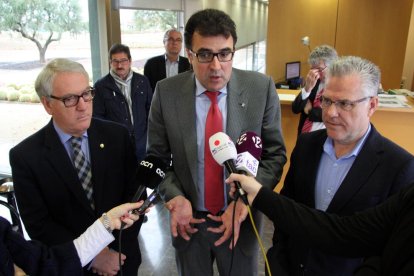 El Govern català llença pilotes fora a l'hora de concretar els detalls d'una consulta pel CRT