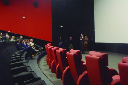 Intervenció d'un empresari d'Ocine durant la inauguració de la nova sala aquest matí als mitjans.