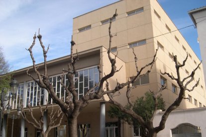 Imatge de la Casa de Cultura, al passeig dels Caputxins de Valls.