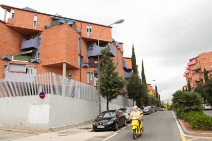 La calle de Barcelona en el Barri Gaudí.