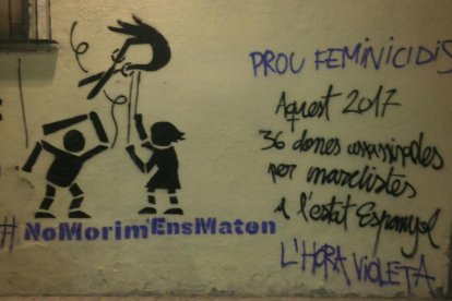 El mural hacía referencia a los asesinatos machistas que ha habido este 2017.