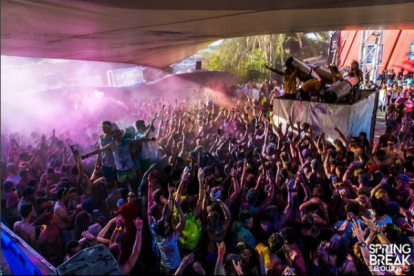 Las redes sociales confirman la presencia de los jóvenes franceses del paquete turístico Fun Break en Salou