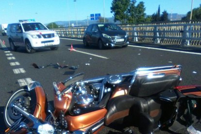 Estat en què va quedar la moto després de l'accident.