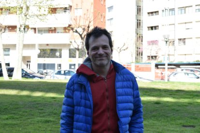 Andrés Grego, delante del Jardín Vertical, instantes antes de explicar su aventura.