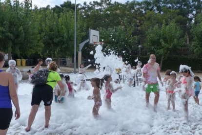 La festa de l'escuma ha posat punt i final a la festa de cloenda.