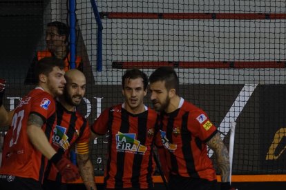 Els jugadors del Reus Deportiu-La Fira, celebrant un gol anotat aquest dimarts.