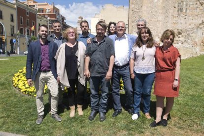 Fotografía de familia de la candidatura de en Comú Podem, ayer.