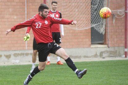 Calavera, entrenando con el Nàstic.