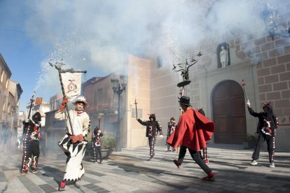 La cercavila infantil encén la Festa Major de Sant Joan a la Pobla