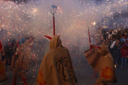 Pla tancat de diables durant la Nit del Foc de Cambrils. Imatge del 2 de setembre de 2017