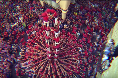 Imagen de un instante del videoclip de la canción 'Hem nascut castellers'.