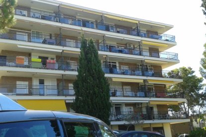 Roban en cuatro apartamentos del Cap Salou mientras los vecinos dormían