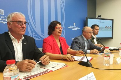 La consellera Bassa a la rueda de prensa de presentación de las principales novedades en la atención a niños en Tarragona.