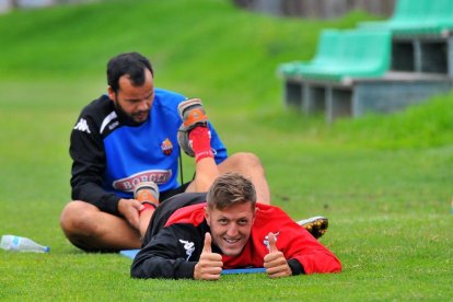 Edgar Hernández (durant un entrenament) està preparat per tornar a l'onze titular.