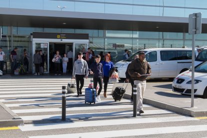 Una imatge d'arxiu de passatgers a les instal·lacions de Reus.