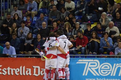 Els jugadors del Reus, celebrant un dels gols.