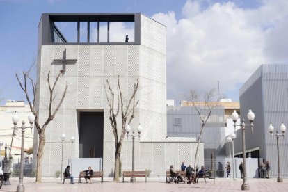 Imagen del templo situado cerca de la plaza de la Constitución del barrio.