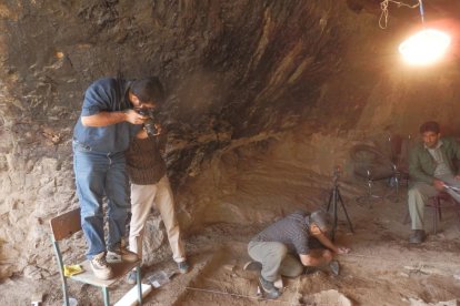 Excavació a la Cova de Kaldar el 2015