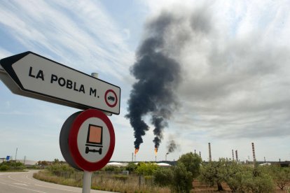 Les fumeres del passat 23 de maig vistes des de la Pobla de Mafumet.