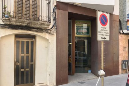 Imatge d'arxiu de l'entrada de la secció de crèdit de la Cooperativa.