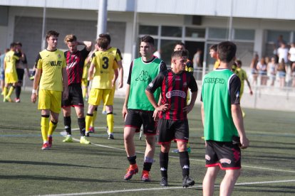 El filial roig-i-negre va deixar escapar l'ascens directe en l'últim partit.