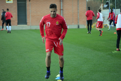 Luismi durante un entrenamiento con los granas.