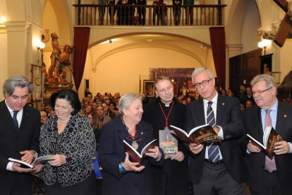 La Congregació de la Soledat celebra el 25è aniversari del pas portat a espatlles