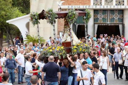 Un moment del recorrugut que es va fer ahir per l'exterior del Santuari de Loreto.