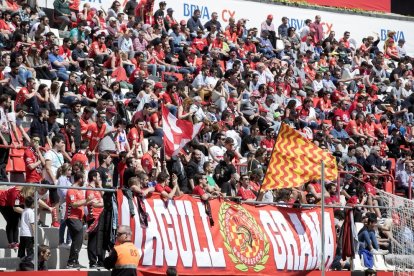 La afición del Nàstic, a punto.