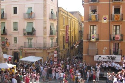 Imatge d'arxiu de la celeberació de la Diada a la plaça de les Cols.