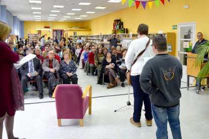 Vermut poètic amb Olga Xirinacs a la Biblioteca de Tarragona