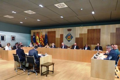 Imagen de la sesión plenaria del Ayuntamiento de Salou celebrada ayer.