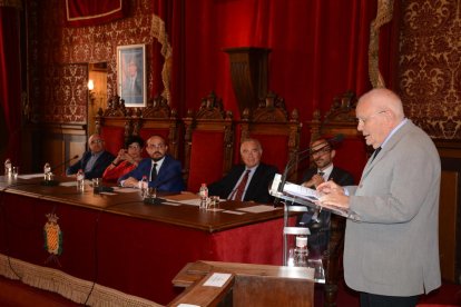 El dr. Agustí Tarrés, pediatra jubilat de l'Hospital, ha pronunciat una conferència sobre l'impacte de l'Hospital Joan XXIII a la ciutat.