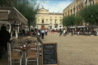 Segons va dir l'Ajuntament, les associacions de veïns saben que han de fer front al cost de la legalització dels locals, però no ho fan.