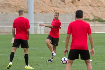 Olmo, durant un dels entrenaments amb la resta de la plantilla, aquesta temporada.