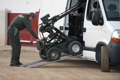 Els Tedax van acordonar la zona i es van endur l'artefacte explosiu.