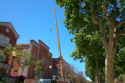 ​Retiren dotze dipòsits d'aigua recoberts amb amiant de la coberta de la Sedera