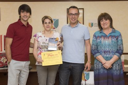 Imagen del acto de entrega del premio de la tapa más votada del Constantí DTapes.